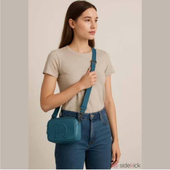 Etienne Aigner Handbags - Vintage Aigner Adeline crossbody clutch